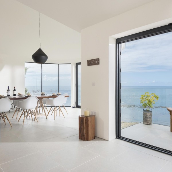 伊盾高效隔音門窗新騎士兩軌四扇推拉門有什么優勢？