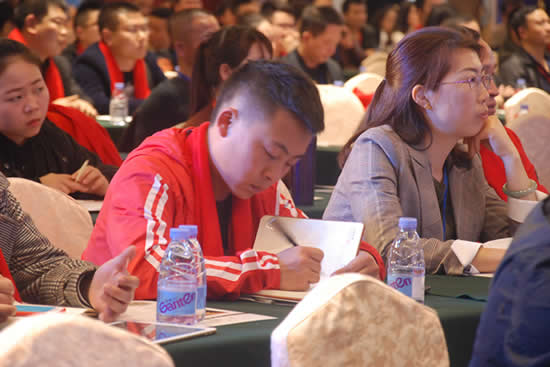 伊盾10載，贏領(lǐng)未來——伊盾門窗即將舉辦第八屆經(jīng)銷商戰(zhàn)略峰會(huì)！09